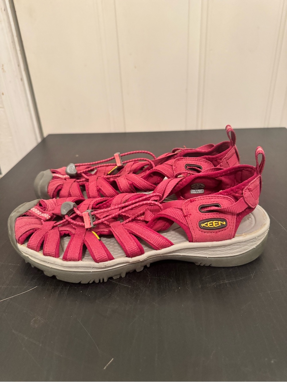 Keen Whisper Hiking Water Sandals Beet Red Magenta US 8.5